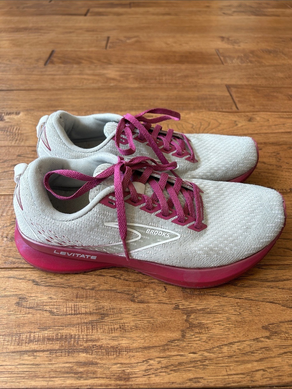 Brooks Levitate GTS 5 Running Shoes Gray Magenta Purple Womens Size 6.5